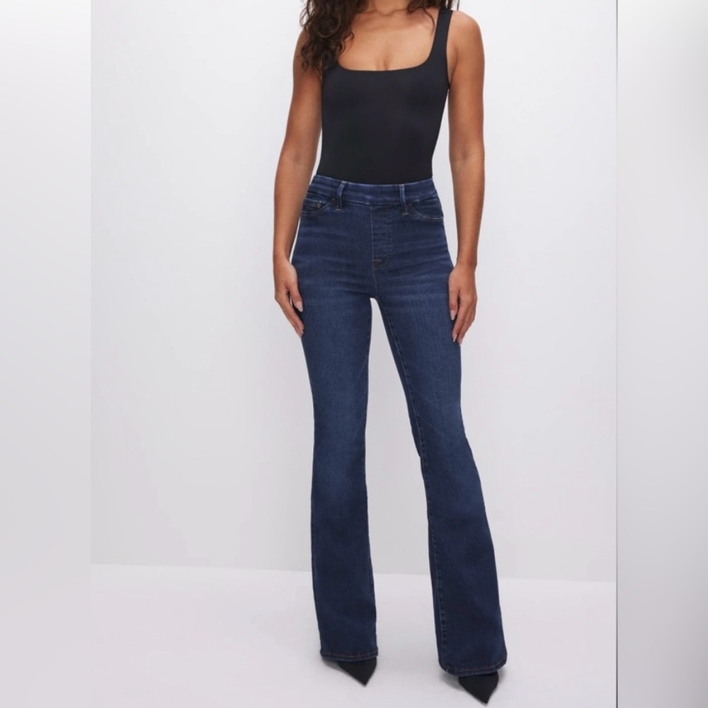 Good American Good Legs Flare Pull-On Jeans High-Rise Stretch Medium